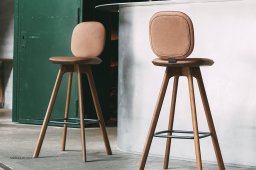 Pauline Comfort barstol, Barh�he 75 cm, Holzbeine, R�uchereiche ge�lt, Leder | Brandy | Brdr. Kr�ger