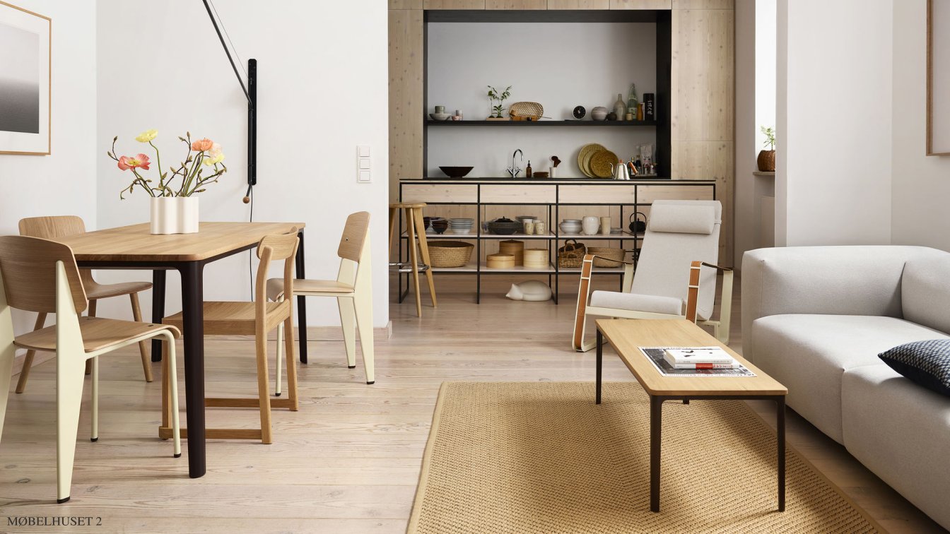 Plate Dining Table