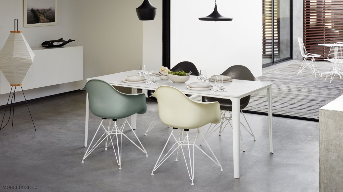 Plate Dining Table