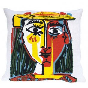 Portrait of a woman with a hat