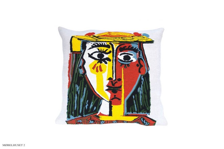 Portrait of a woman with a hat