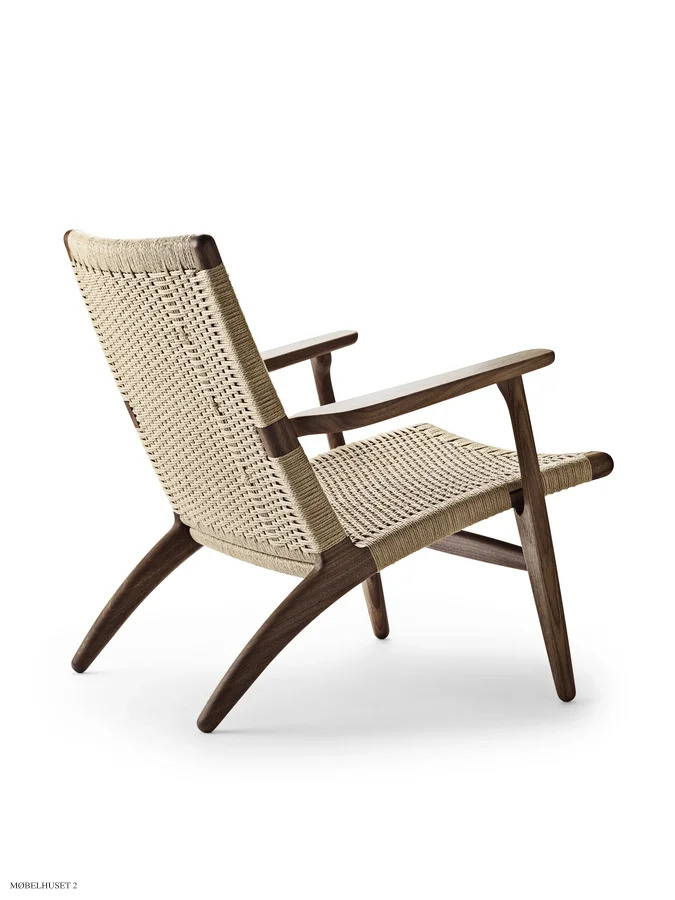 CH25 Lounge Chair | Nussbaum ge�lt mit Naturgeflecht