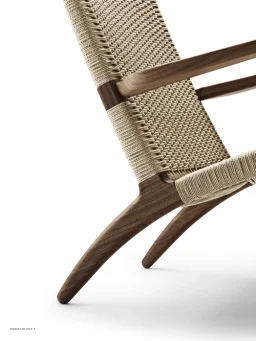 CH25 Lounge Chair | Nussbaum ge�lt mit Naturgeflecht