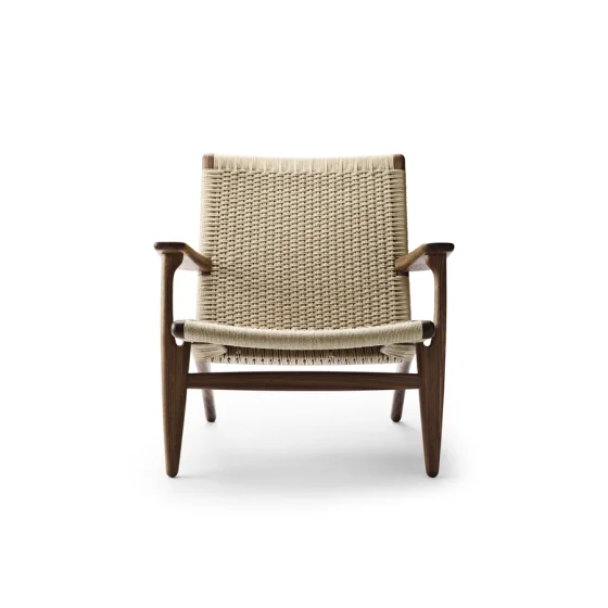 CH25 Lounge Chair | Nussbaum ge�lt mit Naturgeflecht