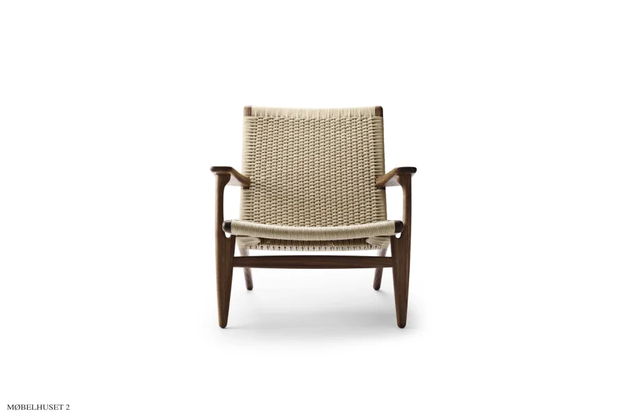 CH25 Lounge Chair | Nussbaum ge&ouml;lt mit Naturgeflecht