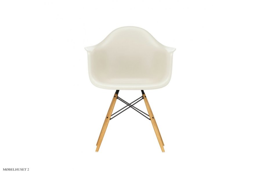Eames Plastic Armchair (DAW) 
