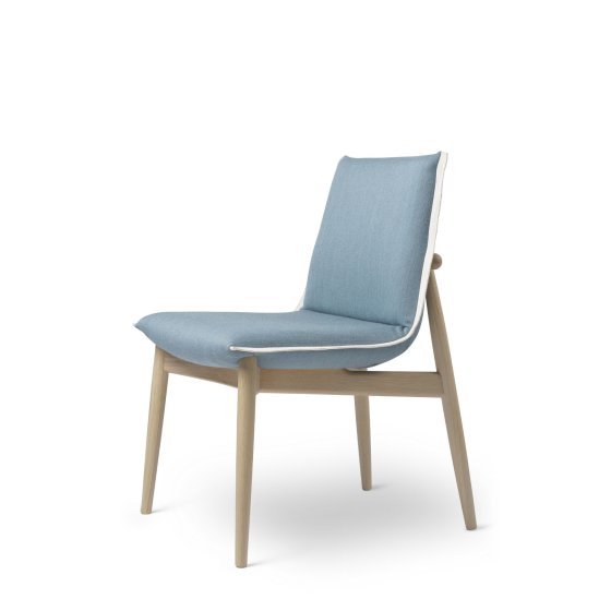 E004 Embrace chair