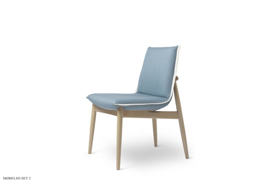 E004 Embrace chair