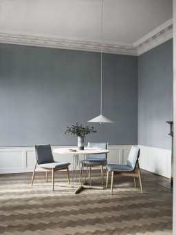 E020 Embrace Tisch