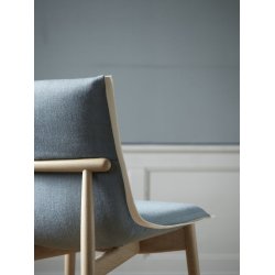 E004 Embrace chair