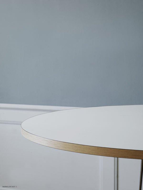 E020 Embrace Tisch