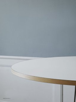 E020 Embrace Tisch