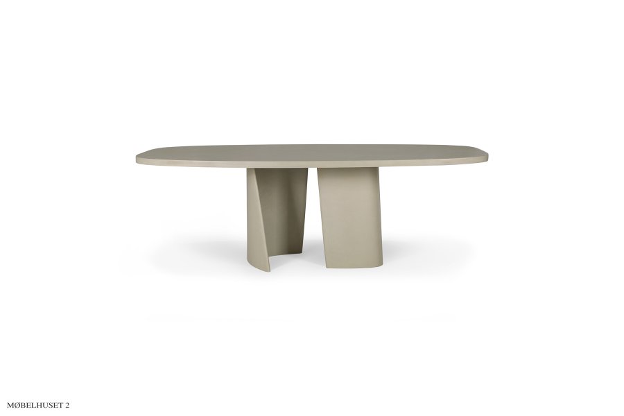 Canyon outdoor dining table