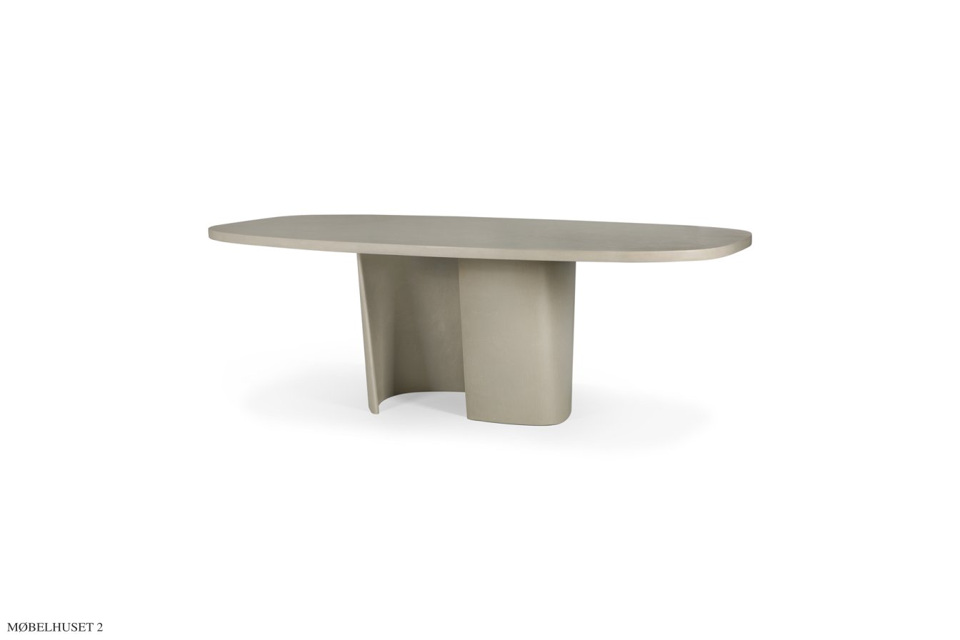 Canyon outdoor dining table