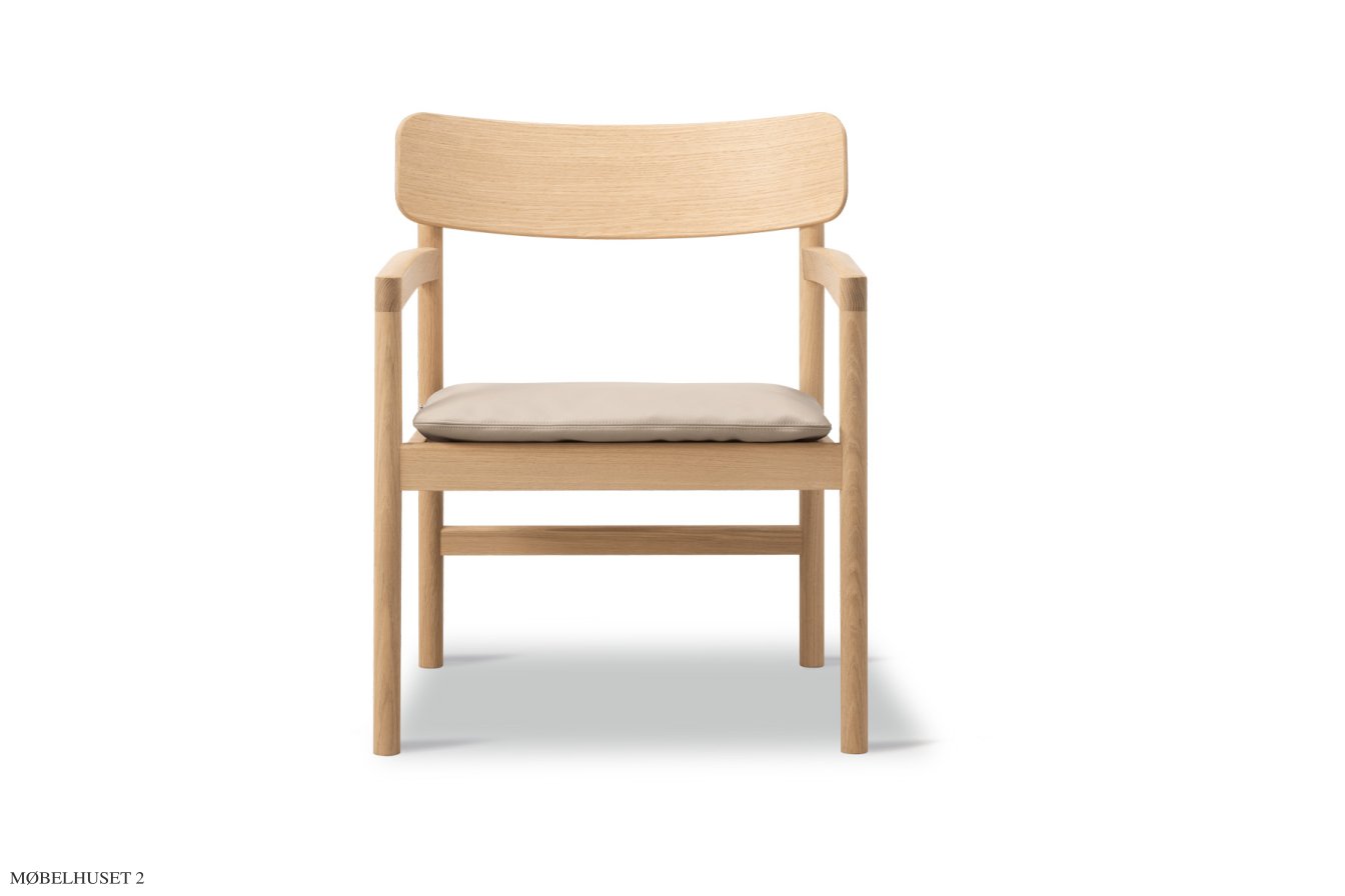 Post Lounge Chair