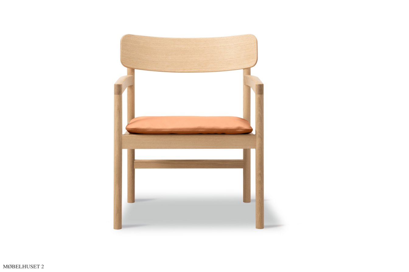 Post Lounge Chair