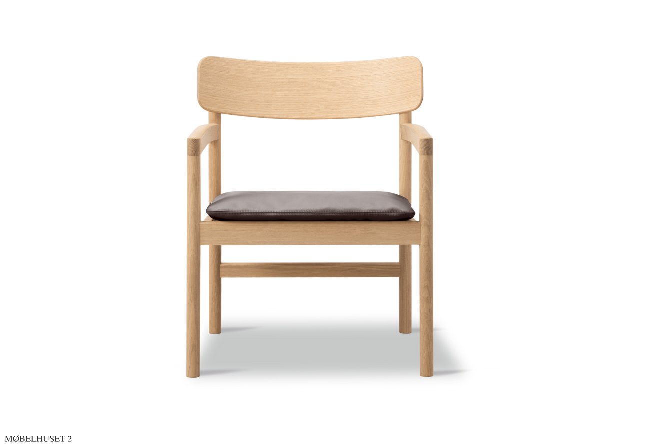 Post Lounge Chair