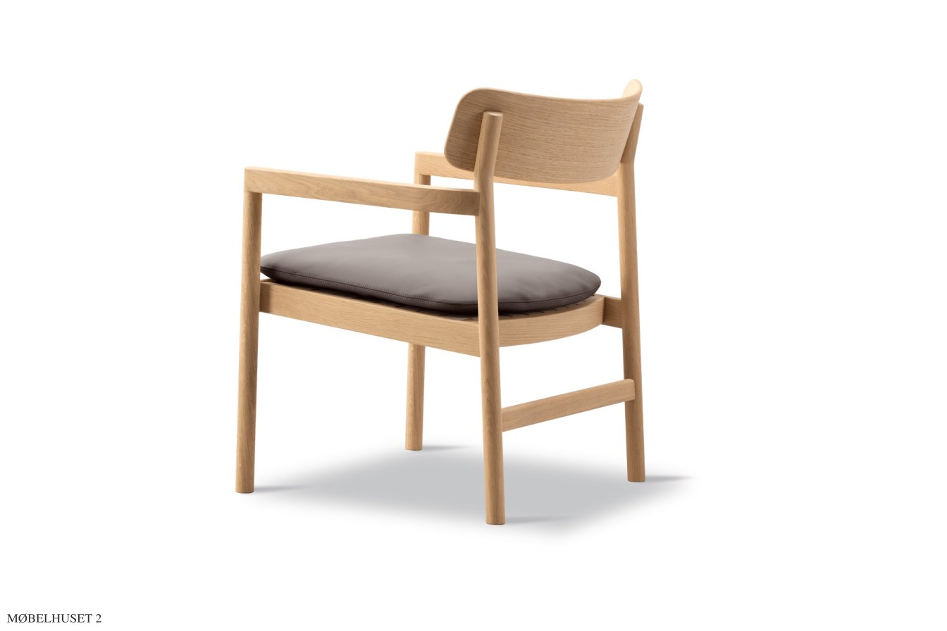 Post Lounge Chair