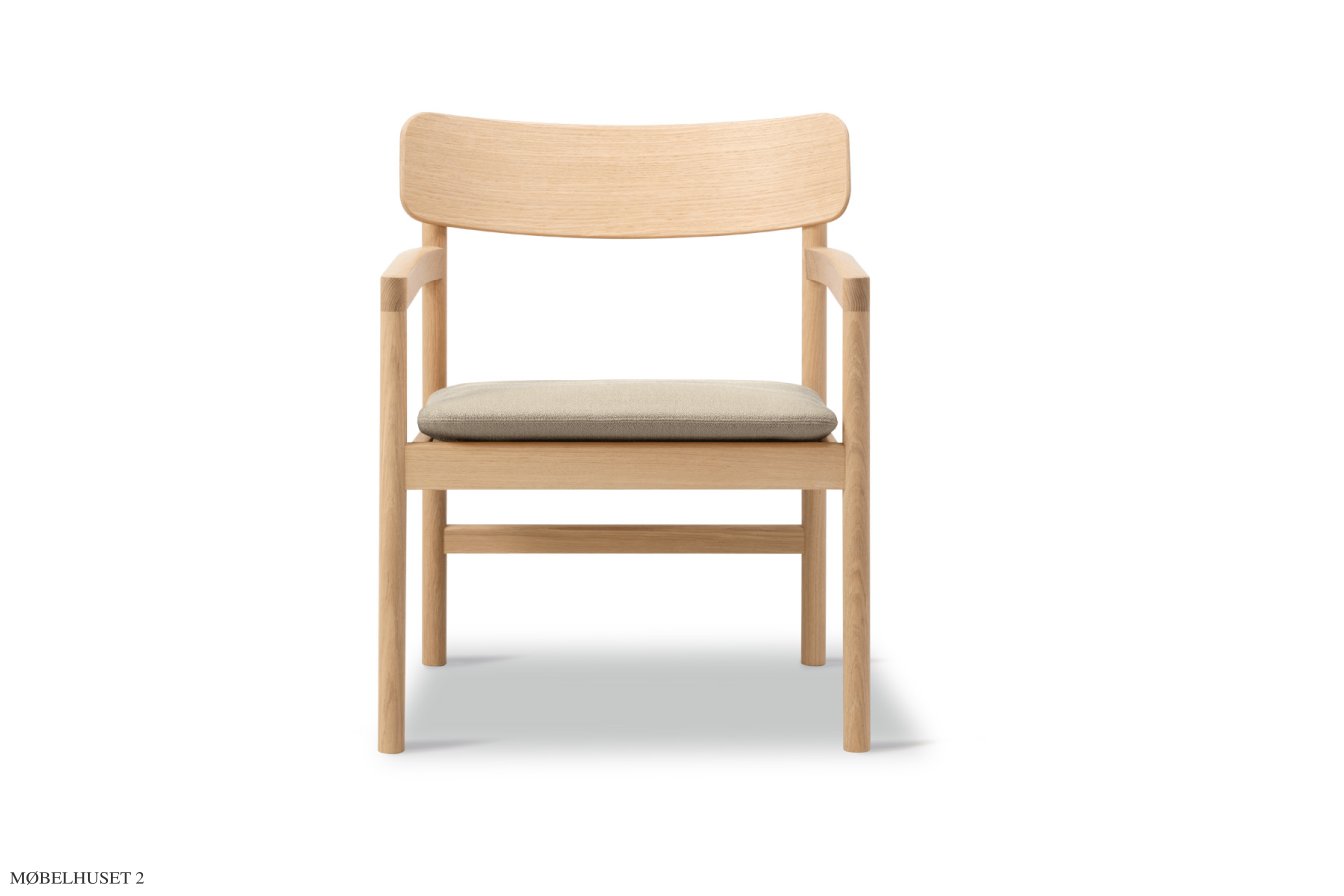 Post Lounge Chair