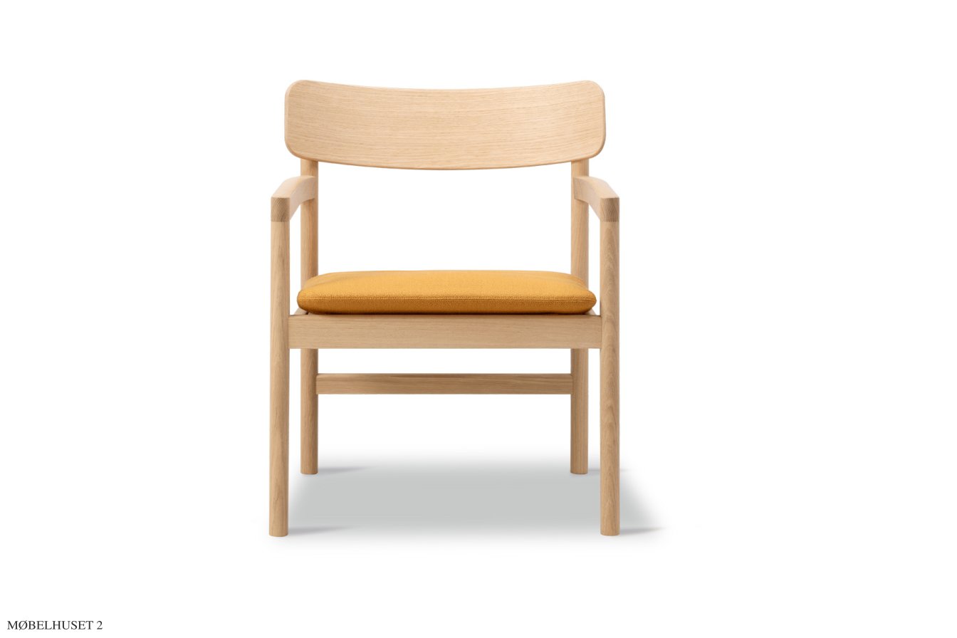 Post Lounge Chair