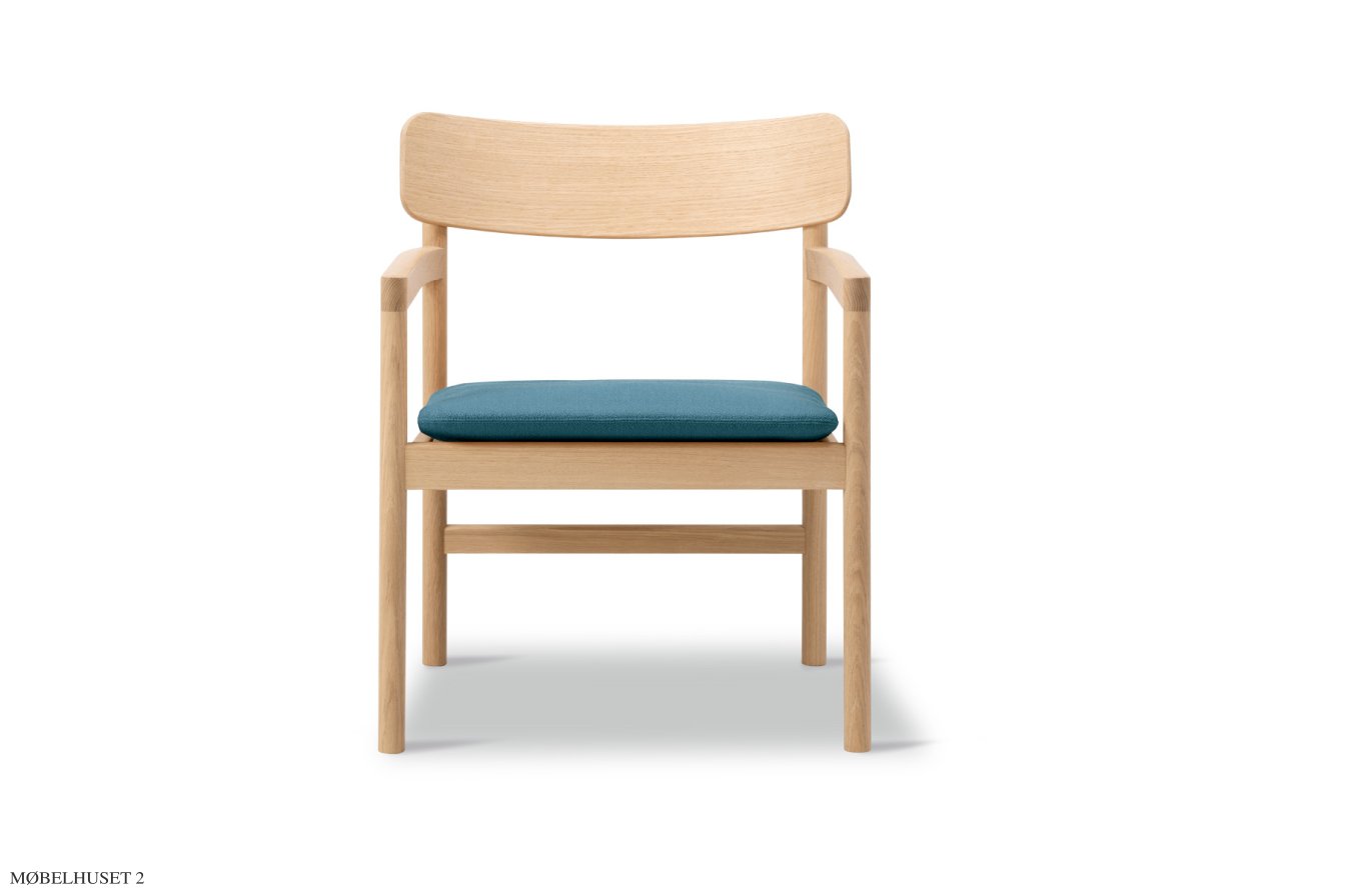 Post Lounge Chair