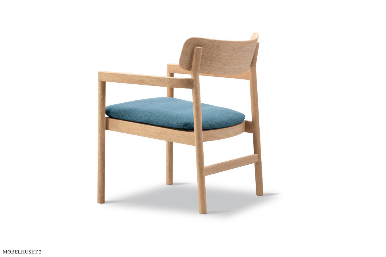 Post Lounge Chair