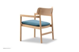 Post Lounge Chair