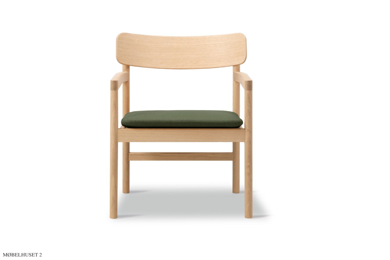 Post Lounge Chair