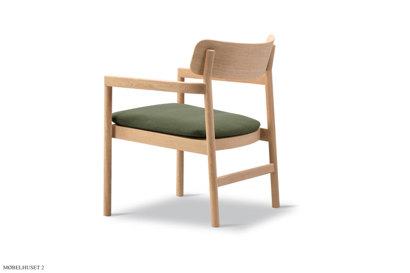 Post Lounge Chair