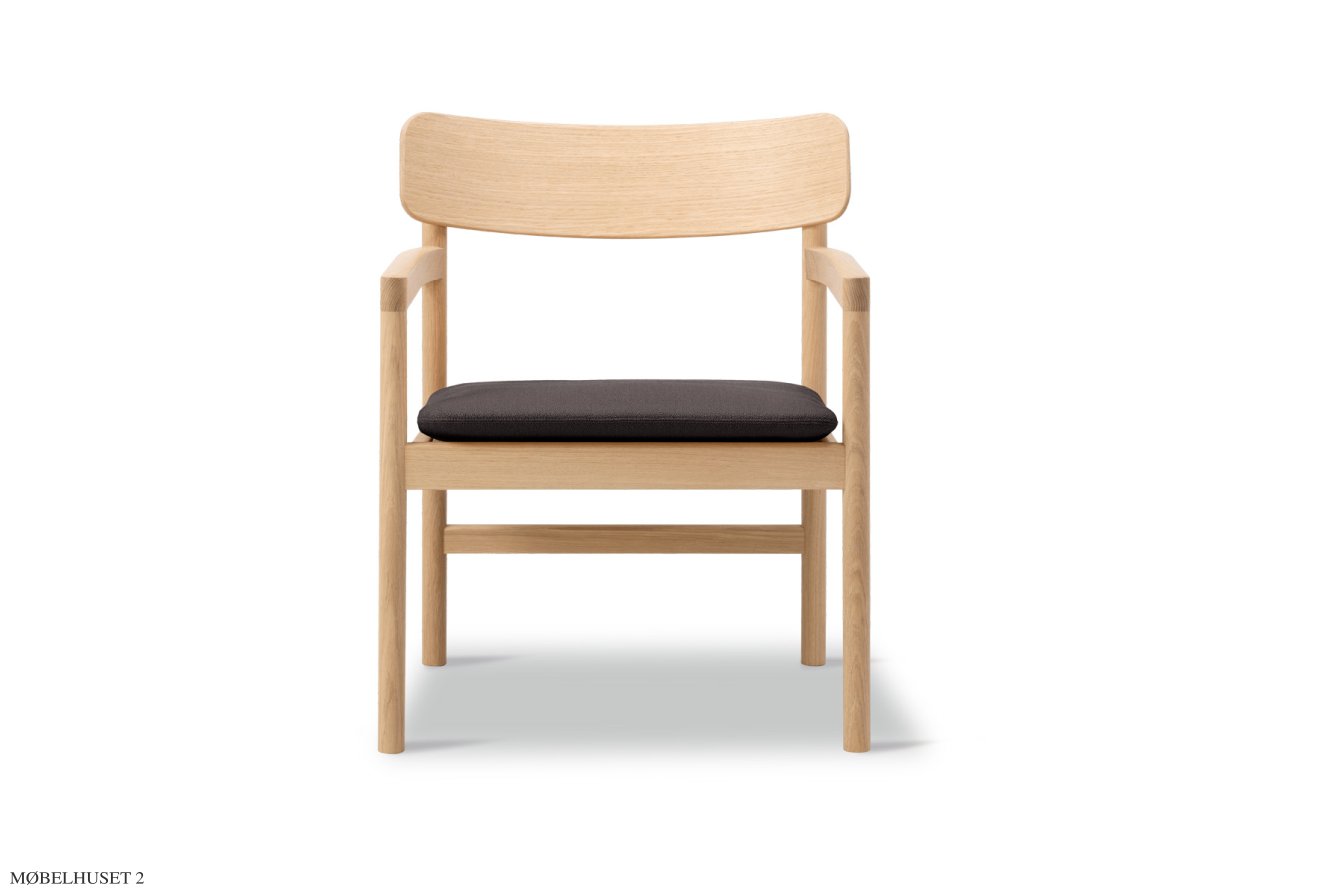 Post Lounge Chair