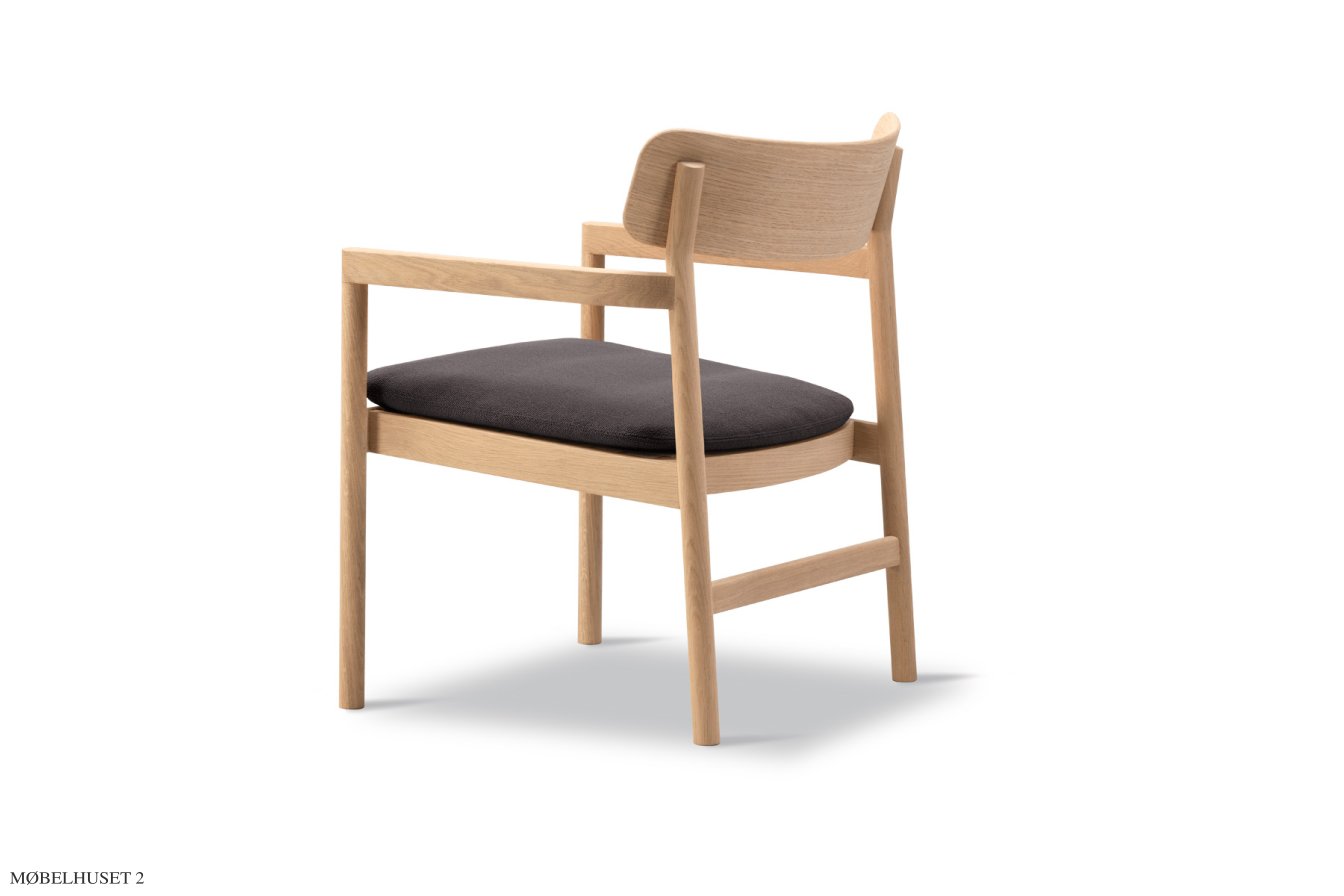 Post Lounge Chair