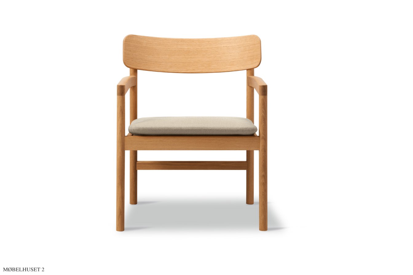 Post Lounge Chair