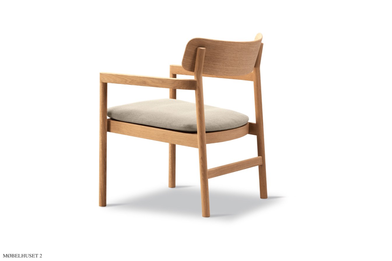 Post Lounge Chair