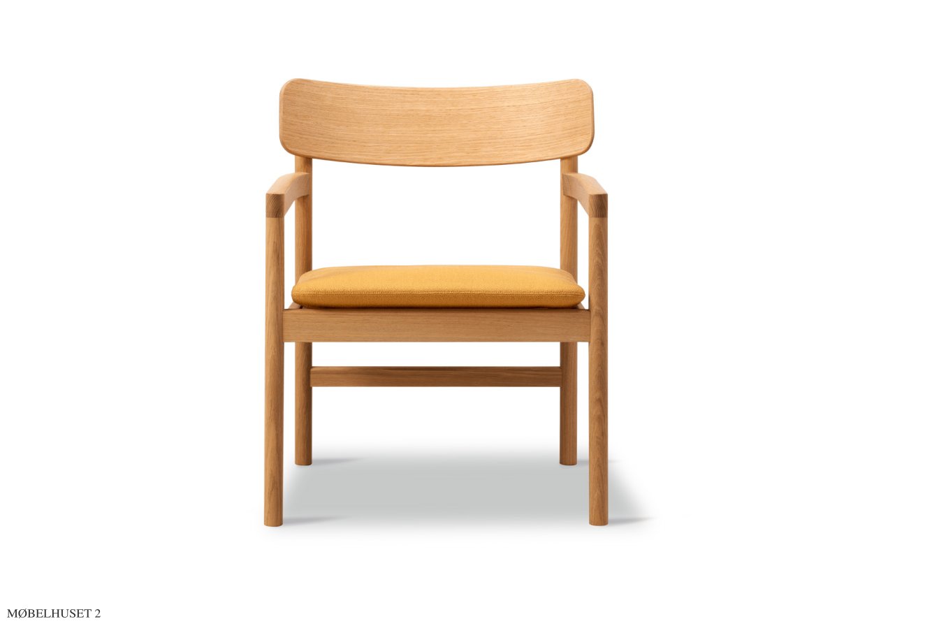 Post Lounge Chair
