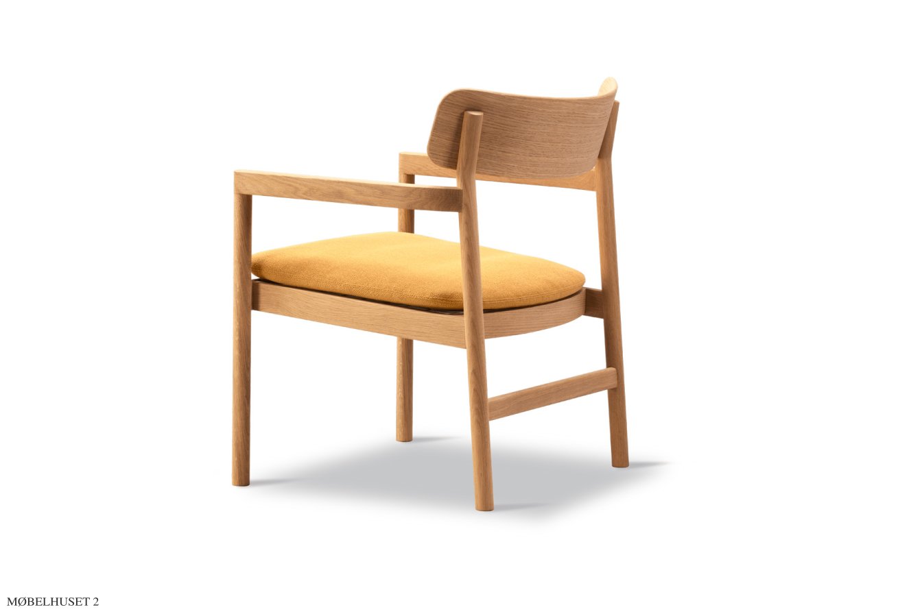 Post Lounge Chair