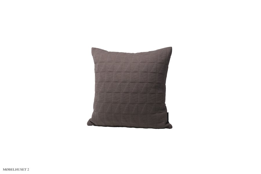 AJ Pude, earth brown | Fritz Hansen