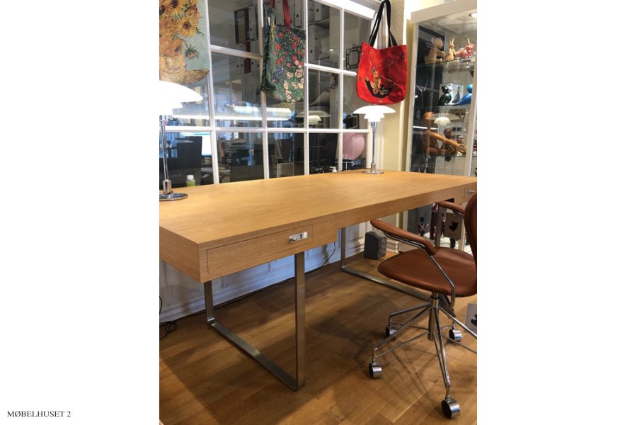 Hans J. Wegner Schreibtisch Modell CH110 in eiche gelt | Ausstellungsmodell