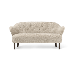 Ingeborg Sofa | Schafsfell | Gerucherte Eiche