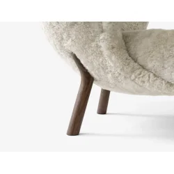 Little Petra + skammel &#9134; &tradition