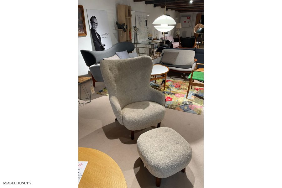 Petra Lounge Chair mit Hocker � Ausstellungsmodell