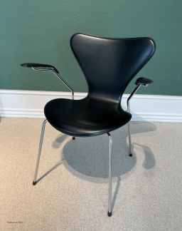 Serie 7� 3207 armstol | Arne Jacobsen