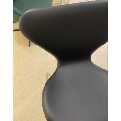 JH63 Analog&trade; Esstisch + 4 Serie 7&trade; St&uuml;hle