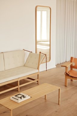 The Spoke-Back Sofa | Vidar Stoff