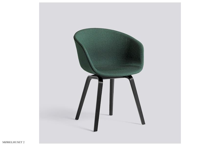About a chair | AAC 23 Olavi 16, By Hay Eiche schwarz gebeizt
