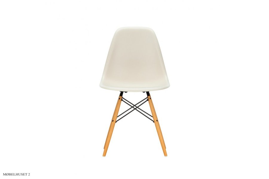Eames Plastic Side Chair (DSW) 
