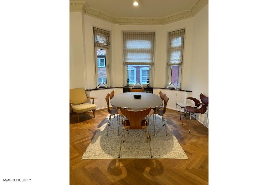 Piet Hein Esstisch 120 � 180 cm mit 2 Einlegeplatten  2 Liljen Armlehnenst�hle + 4 Liljen St�hle