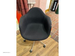 Eames kontorstol med hvid skal og sort stof | Udstillingsmodel