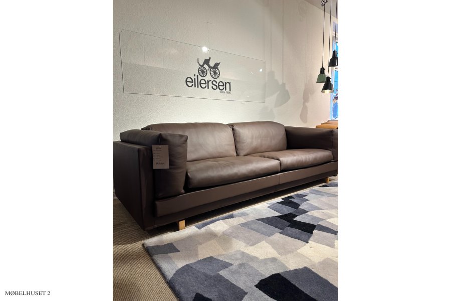 Eilersen Tub 3-Sitzer Sofa | Texas schwarzes Leder | Ausstellungsmodell