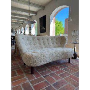 Little Petra 2-Sitzer Sofa mit Moonlight Lammfell | Ausstellungsmodell