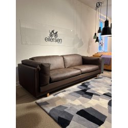 Eilersen Tub 3-Sitzer Sofa | Texas schwarzes Leder | Ausstellungsmodell
